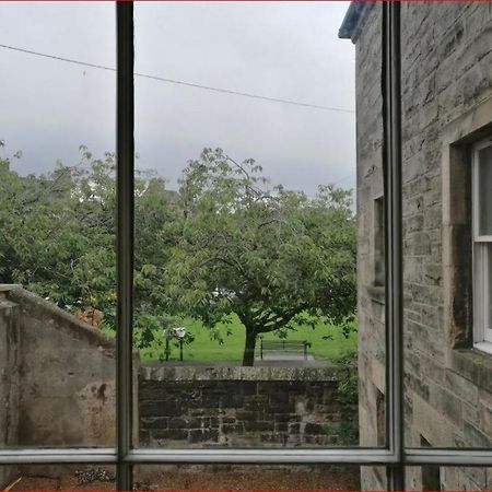 Central Mezzanine Apartment In Historic School Edimburgo Exterior foto